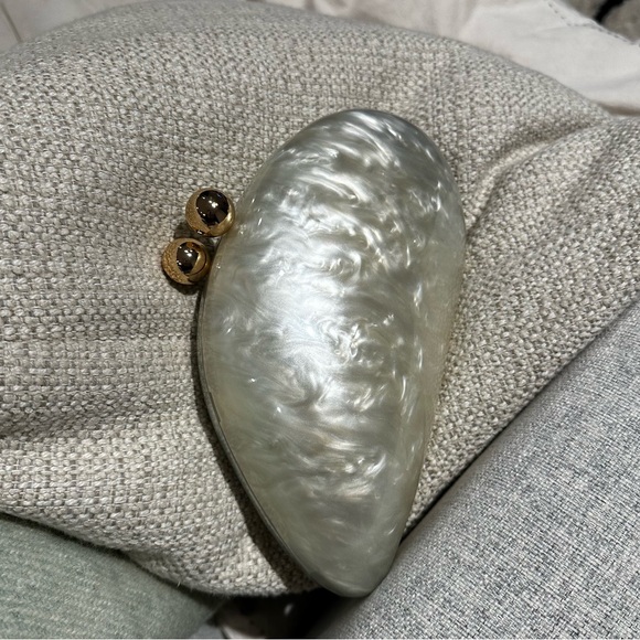 Rae of Light Shell Clutch Pearl (Ivory) - Picture 2 of 4